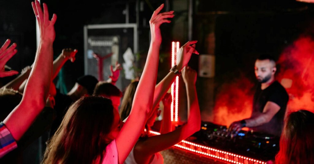 Strumenti innovativi per DJ Gli accessori che trasformano ogni live set in uno spettacolo unico